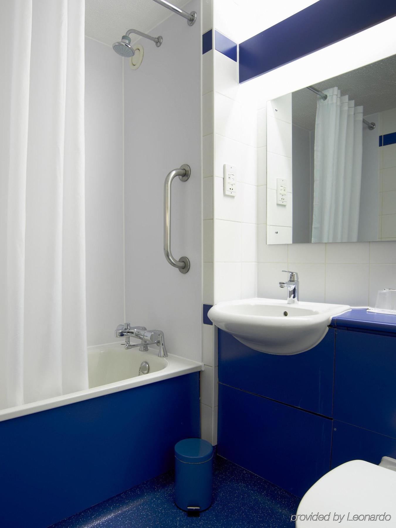 Travelodge Exeter M5 Экстерьер фото