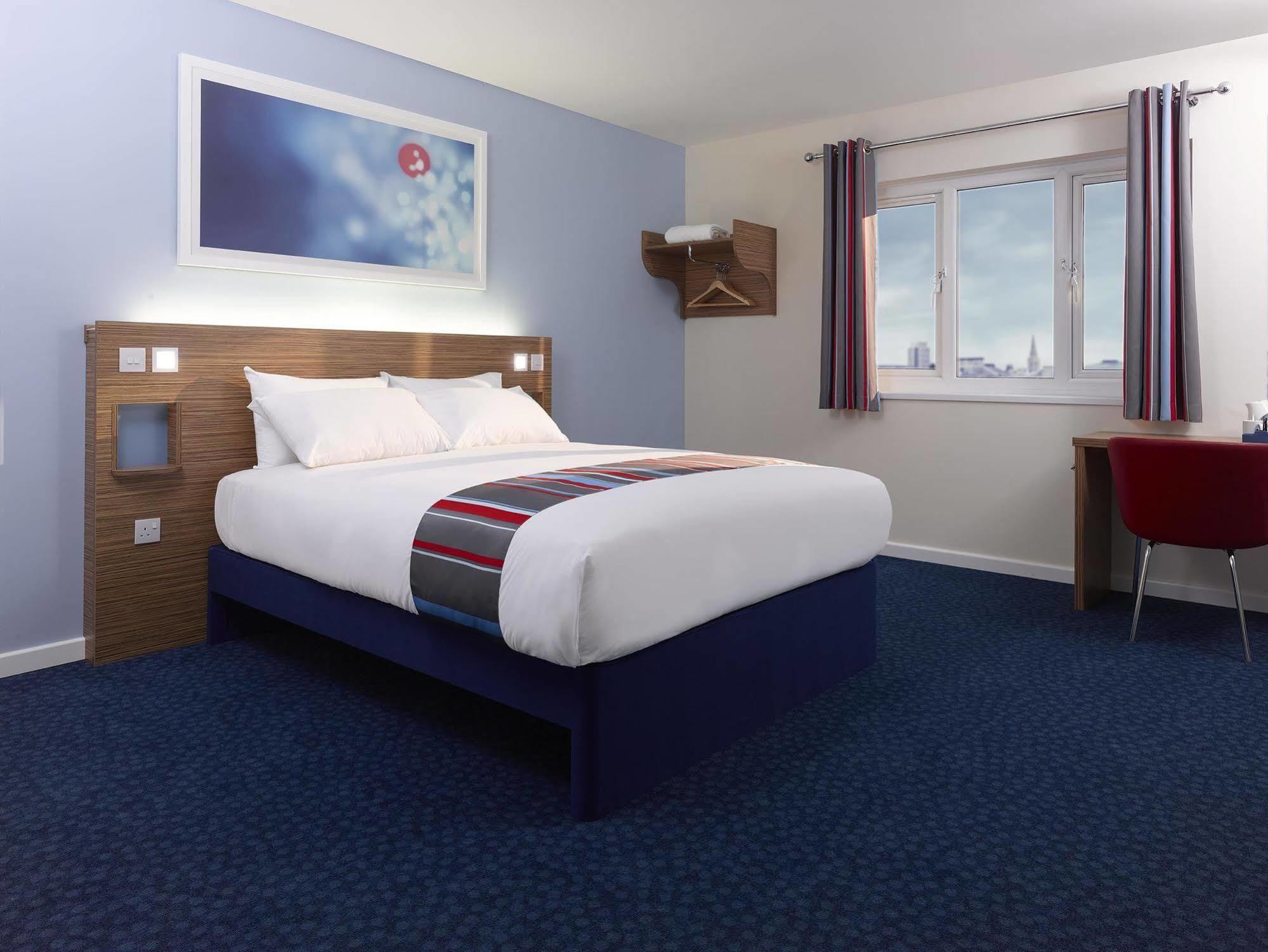 Travelodge Exeter M5 Экстерьер фото