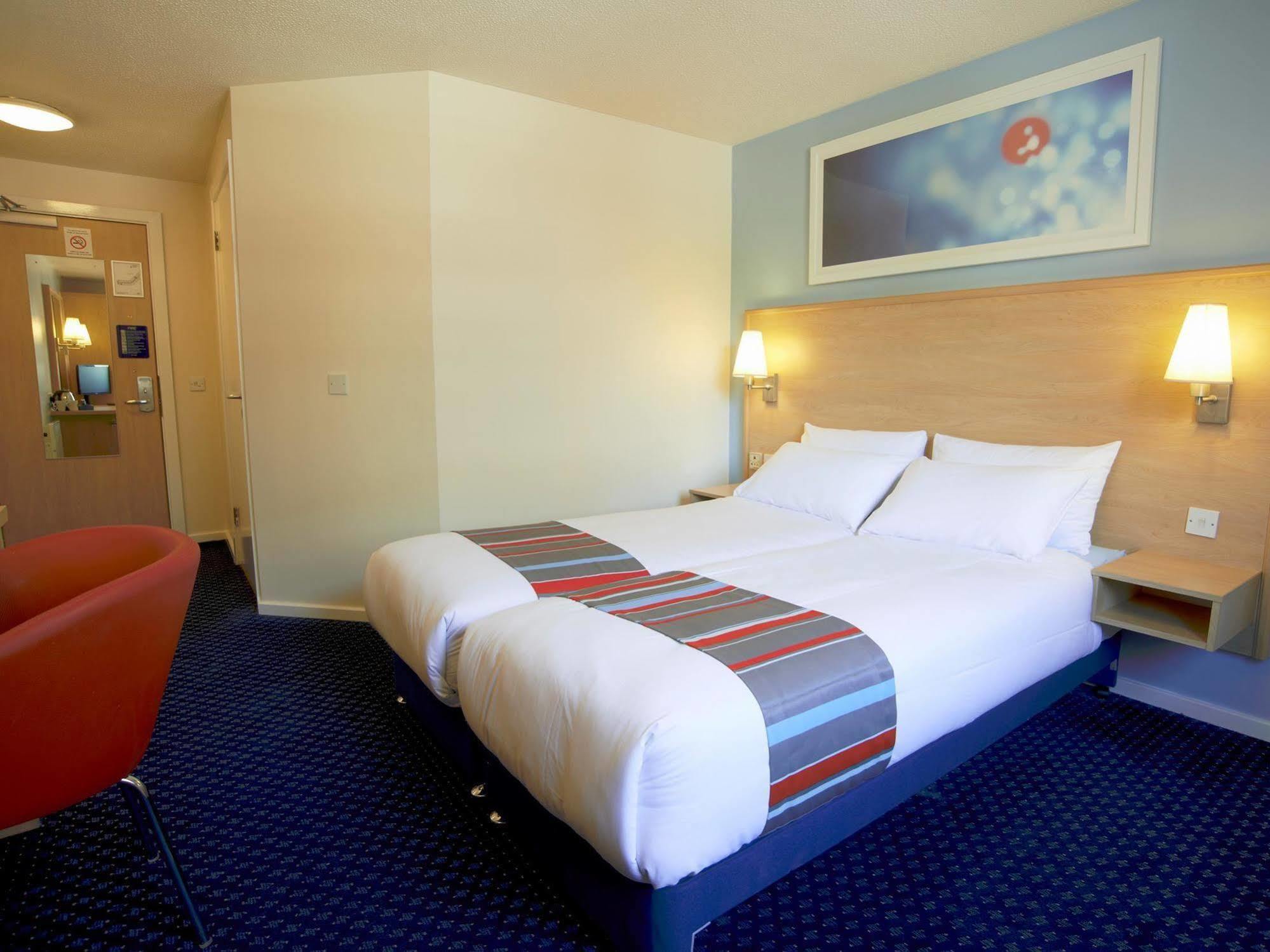 Travelodge Exeter M5 Экстерьер фото